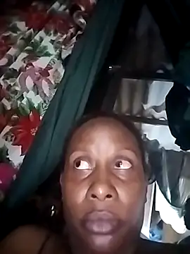 Snapshot of vayolletd chatting on 12/17/25, 12:48 vayolletd online show from 12/17/25, 12:48