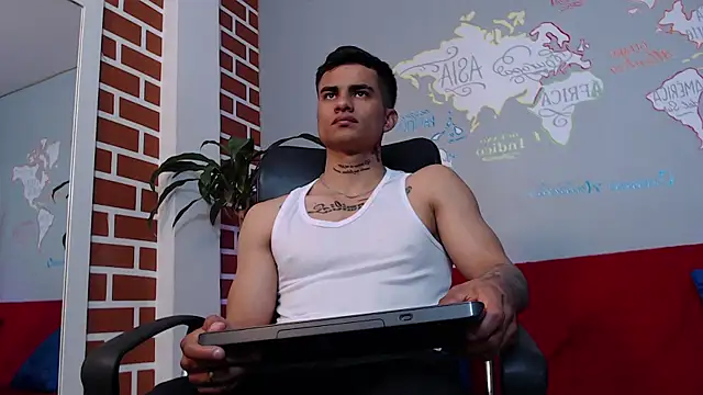 Snapshot of RyanGates_ chatting on 12/15/25, 01:17 RyanGates online show from 12/15/25, 01:17