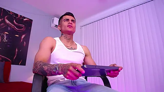 Snapshot of RyanGates_ chatting on 12/17/25, 03:06 RyanGates online show from 12/17/25, 03:06