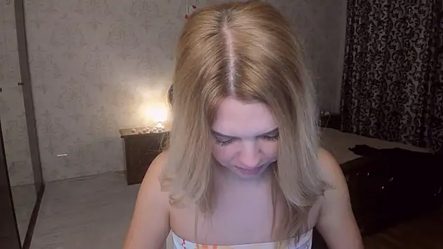 Snapshot of LunaFlinn chatting on 02/26/26, 04:34 LunaFlinn online show from 02/26/26, 04:34