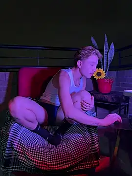 Snapshot of charming_twink chatting on 12/17/25, 01:10 charming twink online show from 12/17/25, 01:10