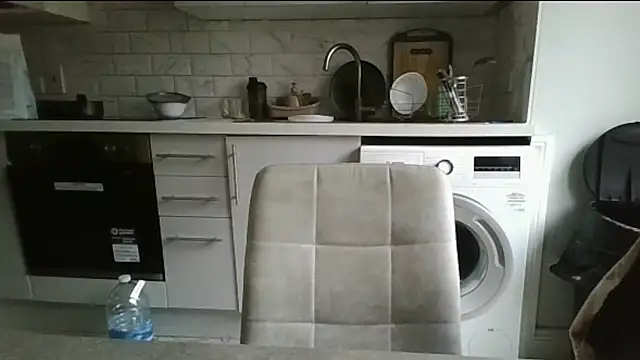 Snapshot of WildJohn_XX chatting on 12/16/25, 11:03 WildJohn XX online show from 12/16/25, 11:03