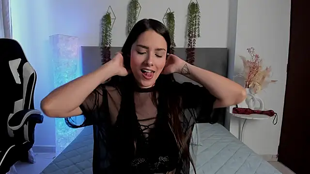 JulietaSnow online show from 04/17/26, 06:00