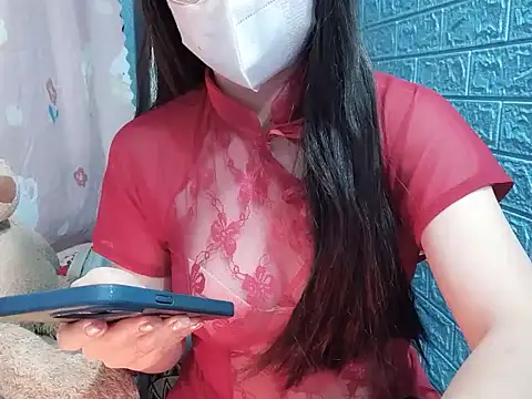 Snapshot of Yumi69 chatting on 12/15/25, 04:02 Yumi69 online show from 12/15/25, 04:02