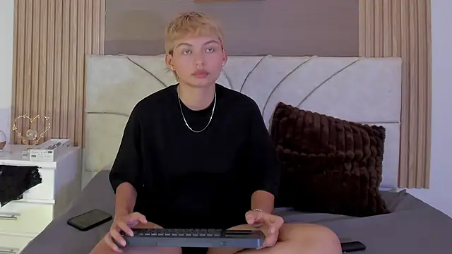 Snapshot of tefi_meow_ chatting on 04/22/26, 04:03 tefi meow online show from 04/22/26, 04:03