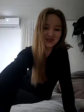 Snapshot of SherrylShaw chatting on 12/19/25, 07:49 SherrylShaw online show from 12/19/25, 07:49