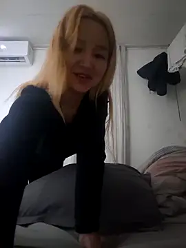 Snapshot of SherrylShaw chatting on 12/16/25, 05:39 SherrylShaw online show from 12/16/25, 05:39