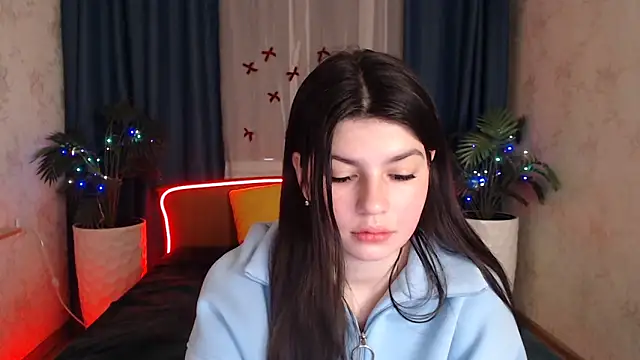 KisaModel online show from 12/20/25, 01:19