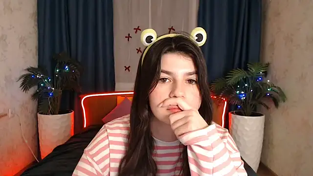 KisaModel online show from 12/15/25, 10:10