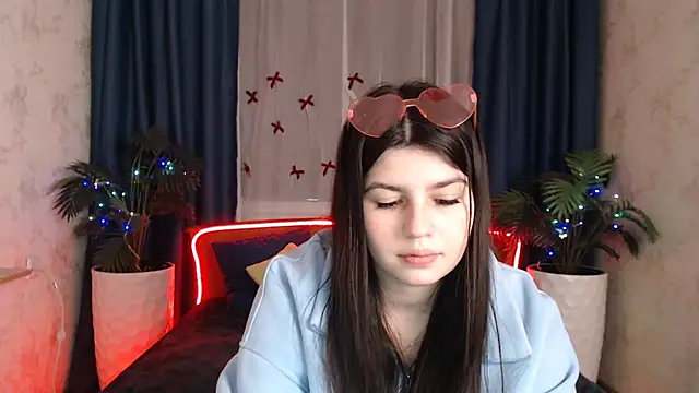 KisaModel online show from 12/20/25, 01:25