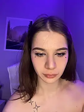 Snapshot of WIKESSTAR chatting on 12/13/25, 08:04 WIKESSTAR online show from 12/13/25, 08:04