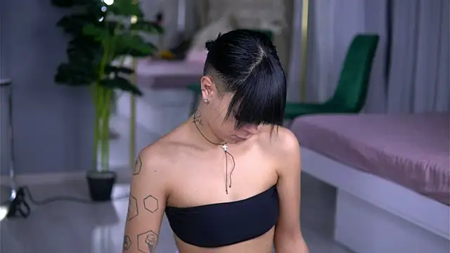 Snapshot of AnneFaris chatting on 01/06/26, 05:00 AnneFaris online show from 01/06/26, 05:00