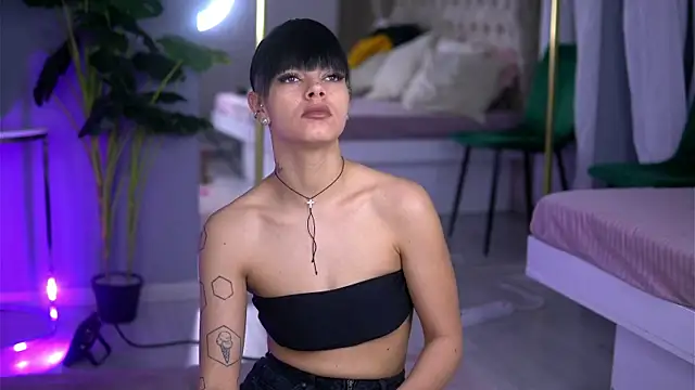 Snapshot of AnneFaris chatting on 01/09/26, 04:52 AnneFaris online show from 01/09/26, 04:52