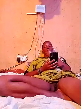 Snapshot of SEXY-NAIMA chatting on 12/18/25, 11:36 SEXY-NAIMA online show from 12/18/25, 11:36