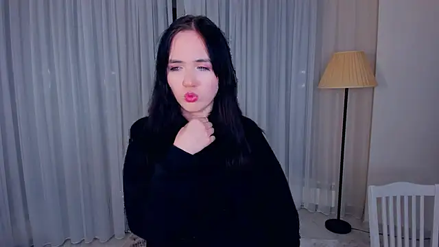 Snapshot of LenaKurpiel chatting on 12/19/25, 04:42 LenaKurpiel online show from 12/19/25, 04:42