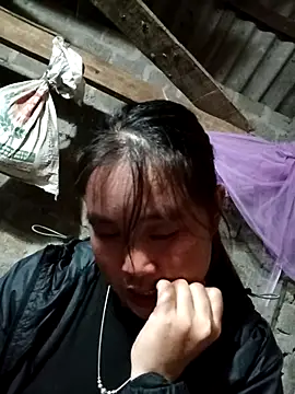 Snapshot of -myaa- chatting on 12/15/25, 11:27 -myaa- online show from 12/15/25, 11:27