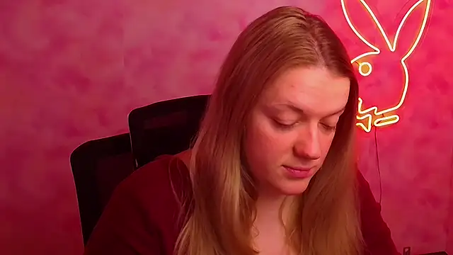 Snapshot of Samantha_Gloww chatting on 12/16/25, 06:50 Samantha Gloww online show from 12/16/25, 06:50