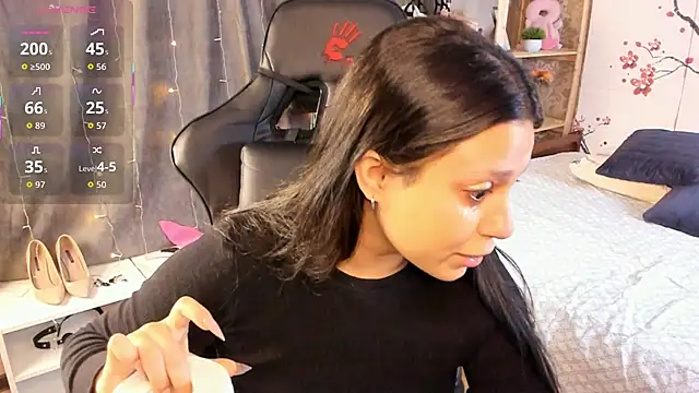 Snapshot of Nicole_Pars chatting on 12/18/25, 07:24 Nicole Pars online show from 12/18/25, 07:24