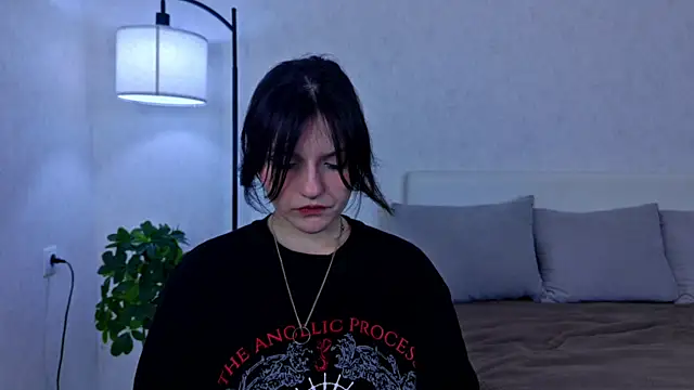 NyraVesperis online show from 05/17/26, 05:40