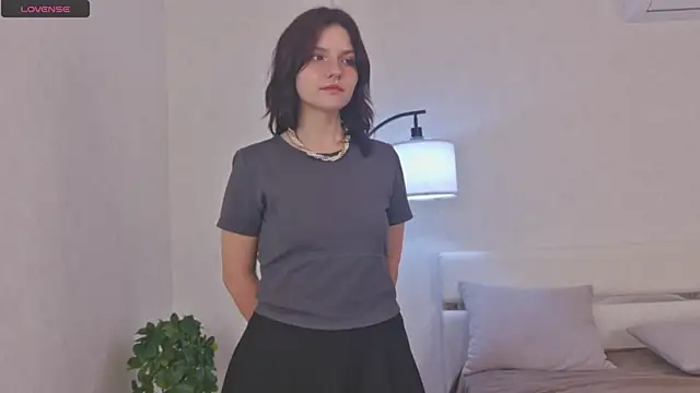 NyraVesperis online show from 04/19/26, 06:36
