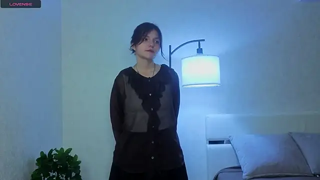 NyraVesperis online show from 04/06/26, 06:36