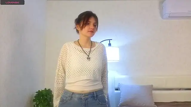 NyraVesperis online show from 04/15/26, 06:08