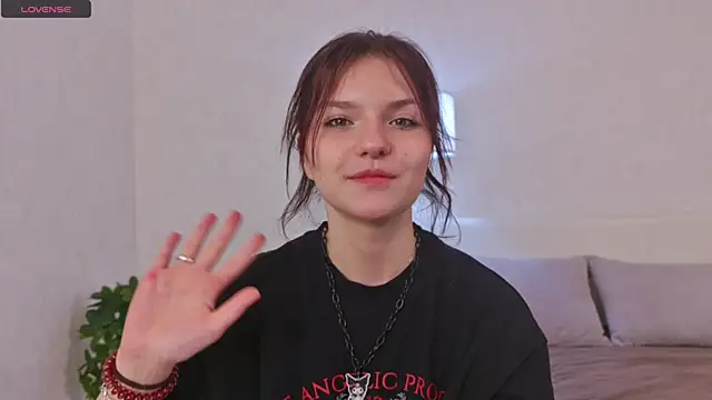 NyraVesperis online show from 04/22/26, 06:42