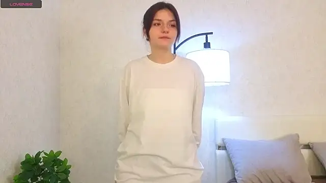 NyraVesperis online show from 04/08/26, 06:26