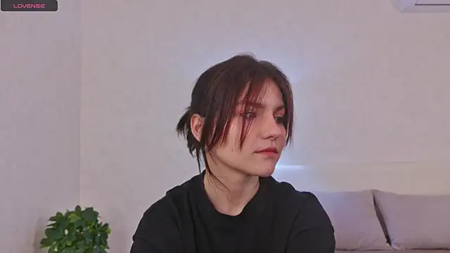 NyraVesperis online show from 04/23/26, 06:09