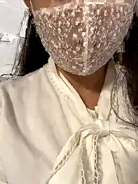 Snapshot of xiaoxiao-5200 chatting on 12/19/25, 04:49 xiaoxiao-5200 online show from 12/19/25, 04:49