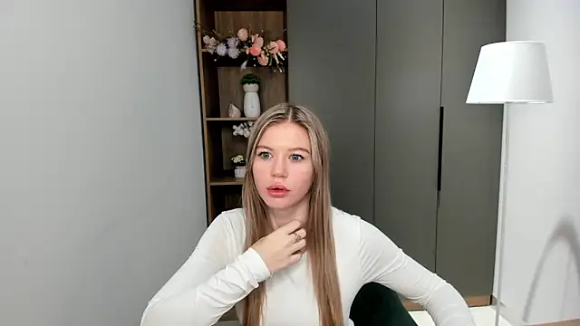 Snapshot of TowandaKaiser chatting on 12/14/25, 03:24 TowandaKaiser online show from 12/14/25, 03:24