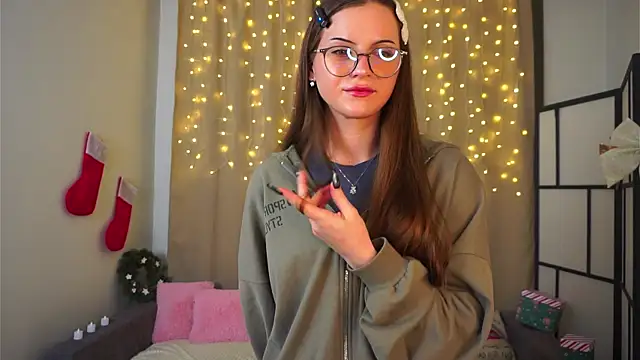 Snapshot of KathiGulston chatting on 12/17/25, 08:36 KathiGulston online show from 12/17/25, 08:36