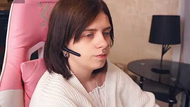 IleanaPishko online show from 12/18/25, 07:02