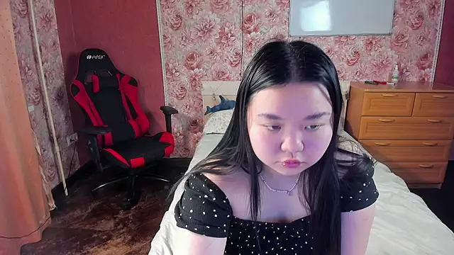 hungrybunny333 online show from 12/17/25, 10:09