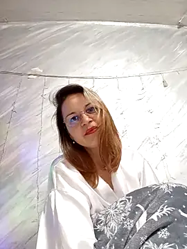 Snapshot of NikkyNatural chatting on 12/18/25, 10:19 NikkyNatural online show from 12/18/25, 10:19