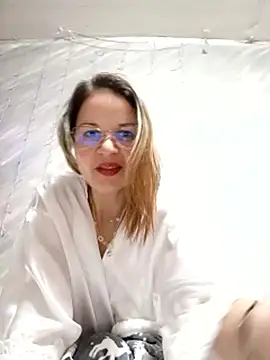 Snapshot of NikkyNatural chatting on 12/16/25, 09:08 NikkyNatural online show from 12/16/25, 09:08