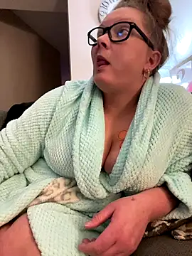 kissmyarch online show from 12/22/25, 12:00