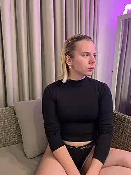 AmieGlow online show from 12/20/25, 10:45