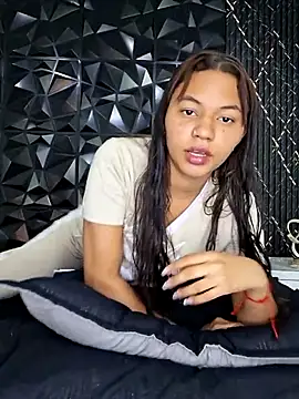 AriadnaLoren online show from 04/06/26, 03:02