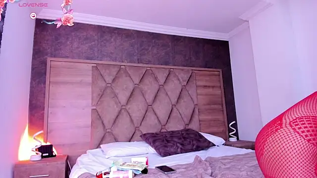 AriadnaLoren online show from 02/06/26, 04:30