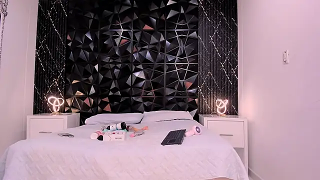 AriadnaLoren online show from 02/15/26, 04:35