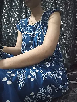 Snapshot of Rose1728 chatting on 05/28/26, 11:10 Rose1728 online show from 05/28/26, 11:10