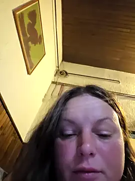 Snapshot of andelija chatting on 12/15/25, 12:22 andelija online show from 12/15/25, 12:22