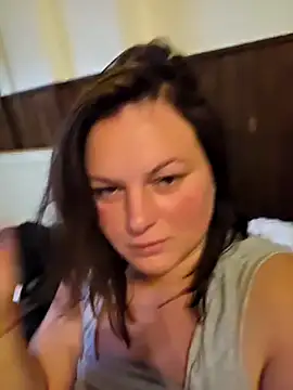 Snapshot of andelija chatting on 12/17/25, 01:27 andelija online show from 12/17/25, 01:27