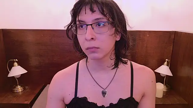 Snapshot of Shelly_bat chatting on 07/13/26, 10:42 Shelly bat online show from 07/13/26, 10:42