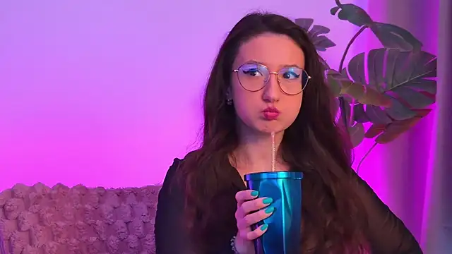 TheaMalekoo online show from 03/21/26, 07:53