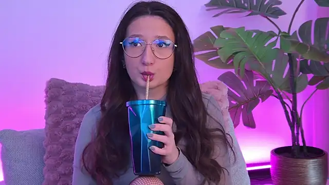 TheaMalekoo online show from 04/15/26, 06:52