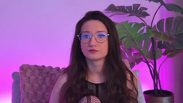 TheaMalekoo online show from 04/08/26, 06:37