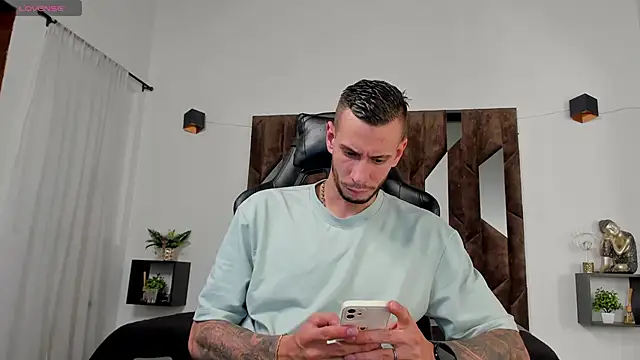 J king   online show from 04/29/26, 09:32