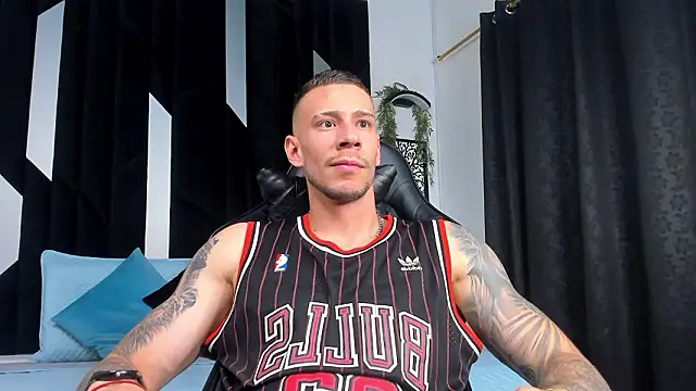 Snapshot of J_king__ chatting on 02/17/26, 07:55 J king online show from 02/17/26, 07:55